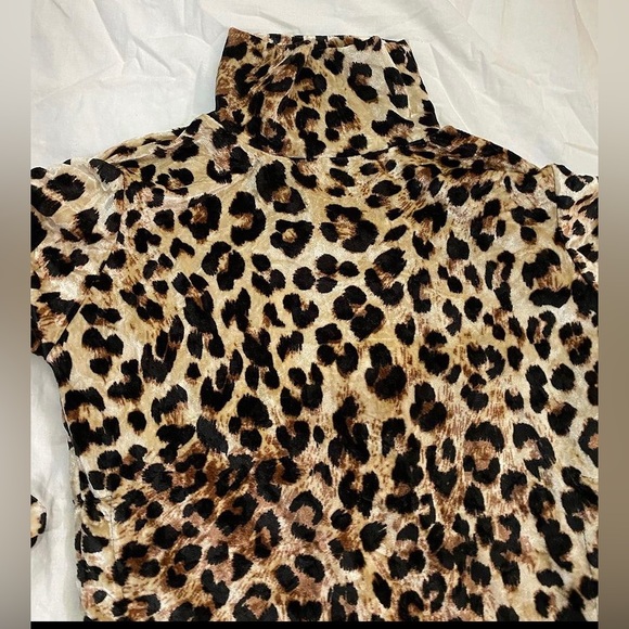 Turtle neck ruffle full sleeves - Picture 2 of 4